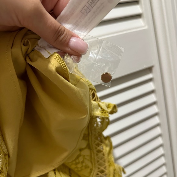 Keepsake Imagine Golden Yellow Lace Midi Dress size L / 8 - Picture 13 of 13
